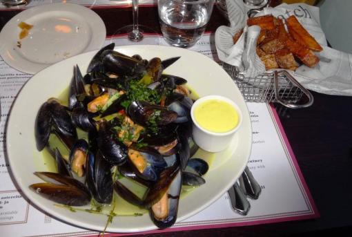 Mussels and fries at Pastis - reijosfood.com