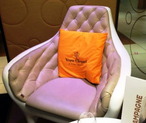 Chair and pillow - reijosfood.com
