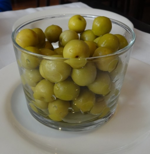 Olives at Cafe de Bolsa - reijosfood.com