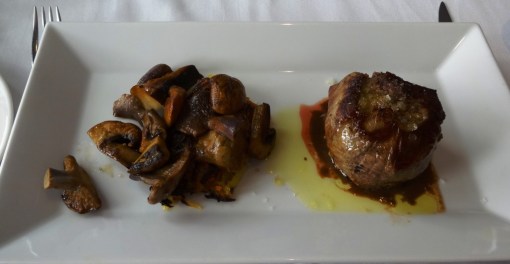 Beef tenderloin at Cafe de Bolsa - reijosfood.com