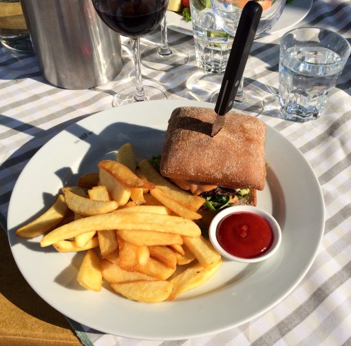 Burger at HSF - reijosfood.com