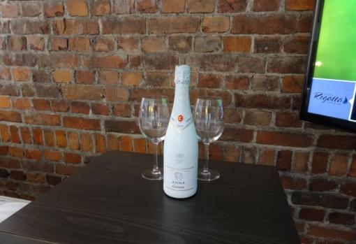 Anna Codorniu Blanc de Blancs - reijosfood.com