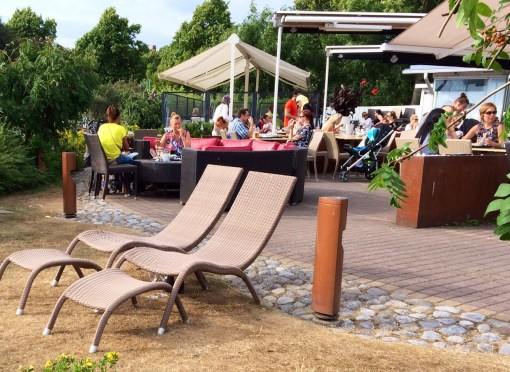 Sun beds at Carusel - reijosfood.com