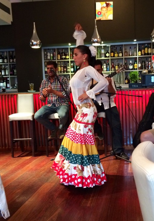 Flamenco dancer at Vino Mio - reijosfood.com