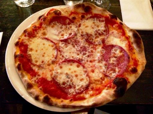 Salami pizza at Puttes bar - reijosfood.com