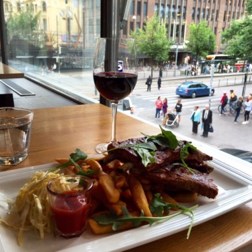 Kiila_window table- reijosfood.com